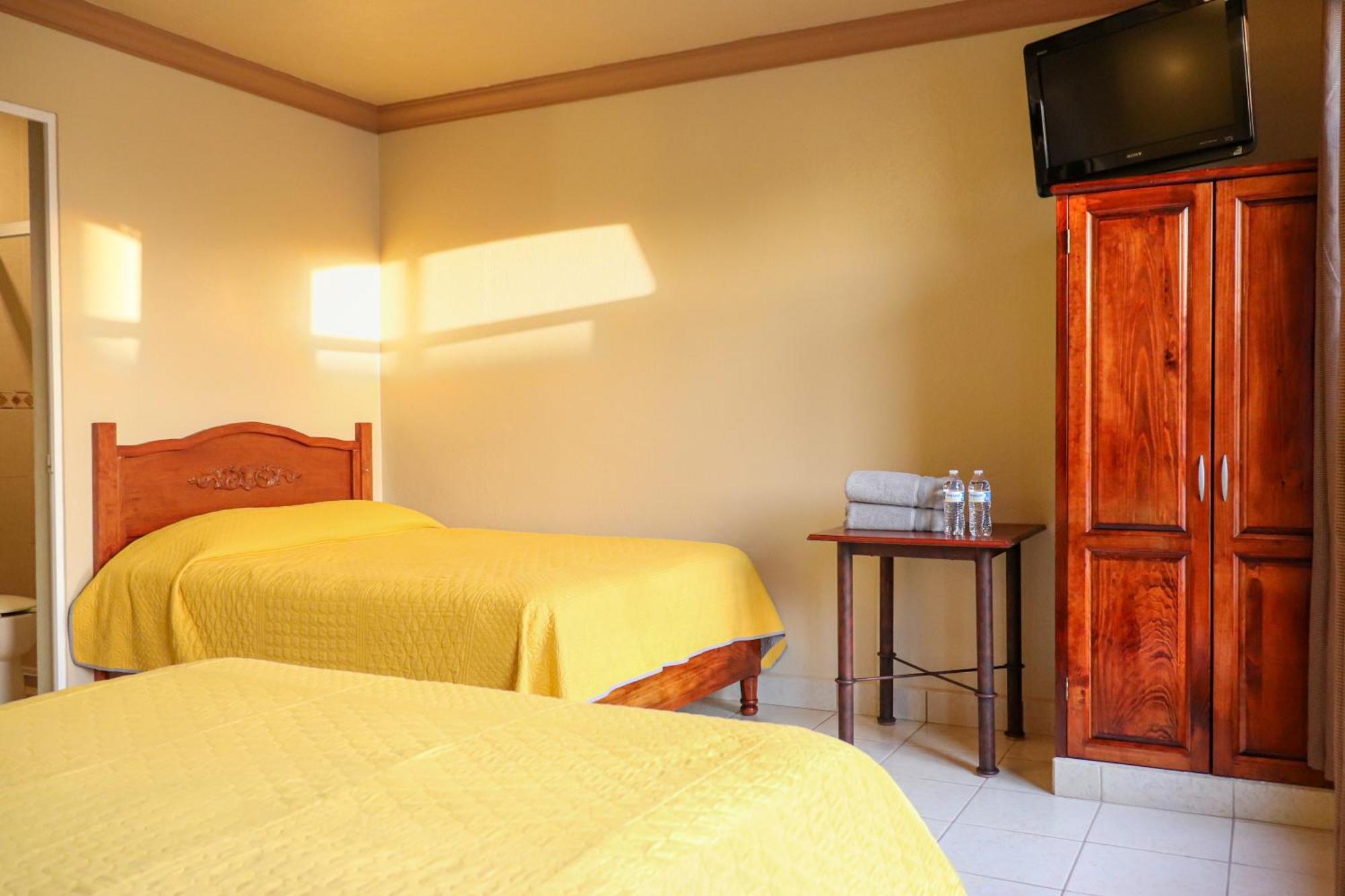 Hotel Coroneo Ngoại thất bức ảnh